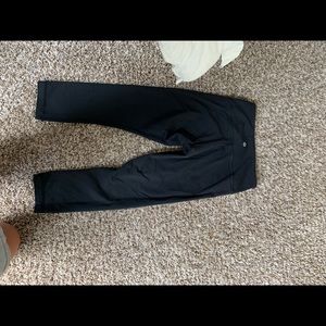 Black crop wunder under lululemon leggings